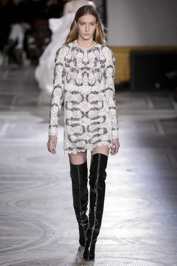 مجموعة Giambatista Valli من الألبسة الفاخرة لربيع وصيف 2018