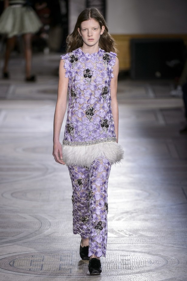 مجموعة Giambatista Valli من الألبسة الفاخرة لربيع وصيف 2018