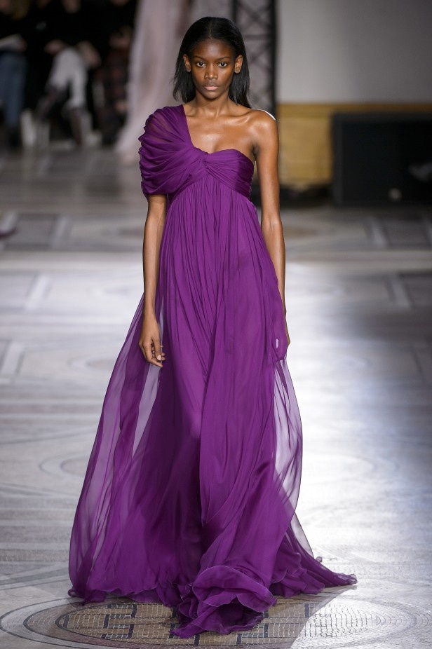 مجموعة Giambatista Valli من الألبسة الفاخرة لربيع وصيف 2018