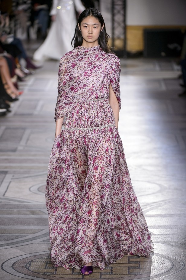 مجموعة Giambatista Valli من الألبسة الفاخرة لربيع وصيف 2018