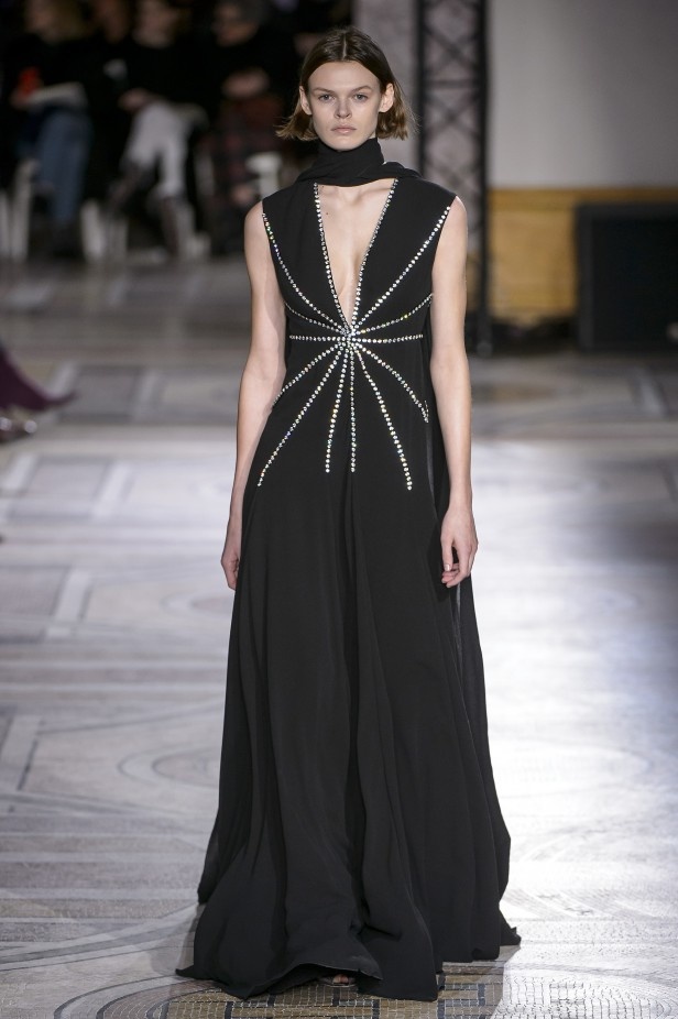 مجموعة Giambatista Valli من الألبسة الفاخرة لربيع وصيف 2018