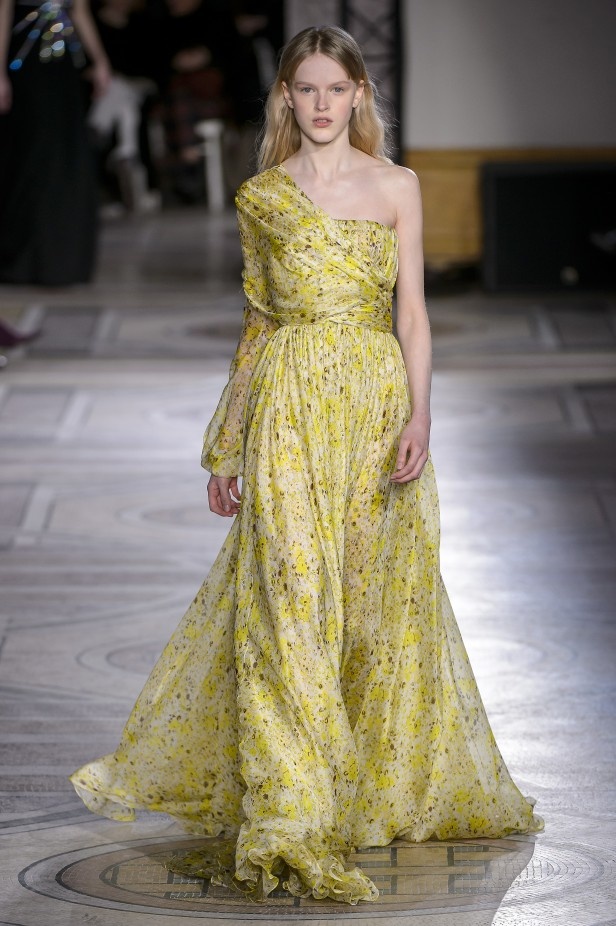 مجموعة Giambatista Valli من الألبسة الفاخرة لربيع وصيف 2018