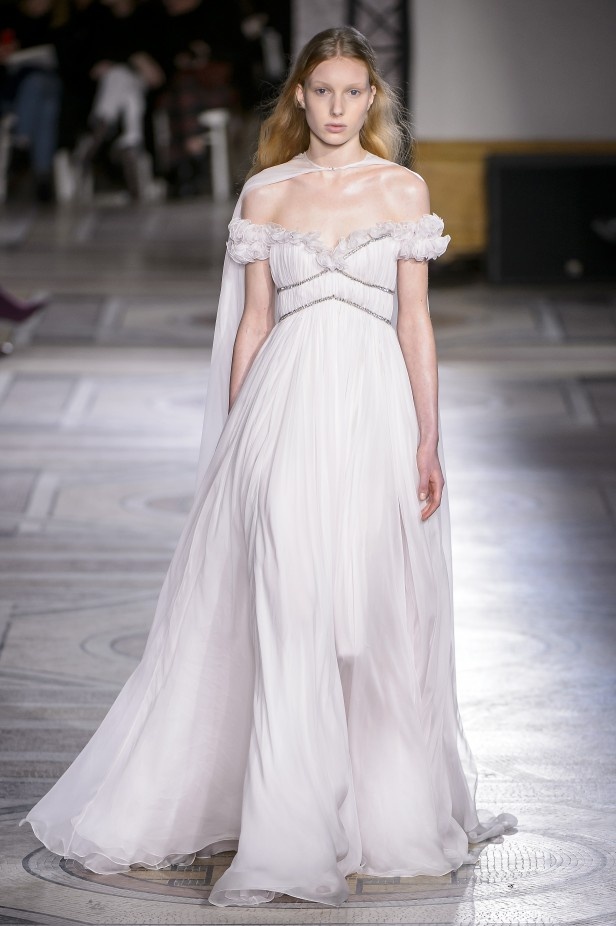 مجموعة Giambatista Valli من الألبسة الفاخرة لربيع وصيف 2018