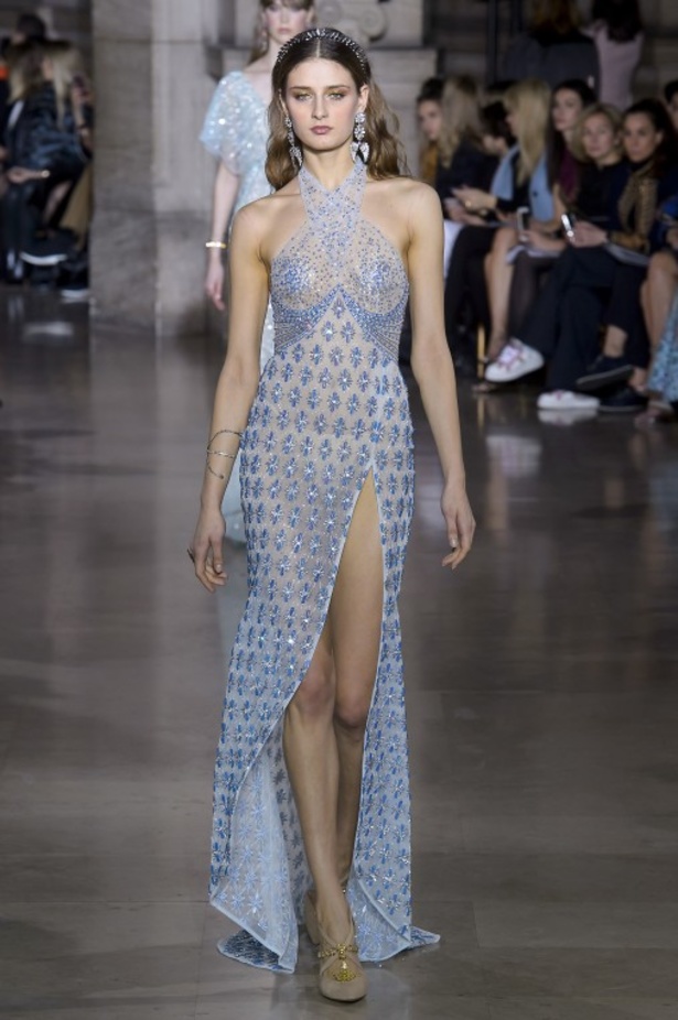 عرض ازياء جروج حقيبة لربيع وصيف 2018