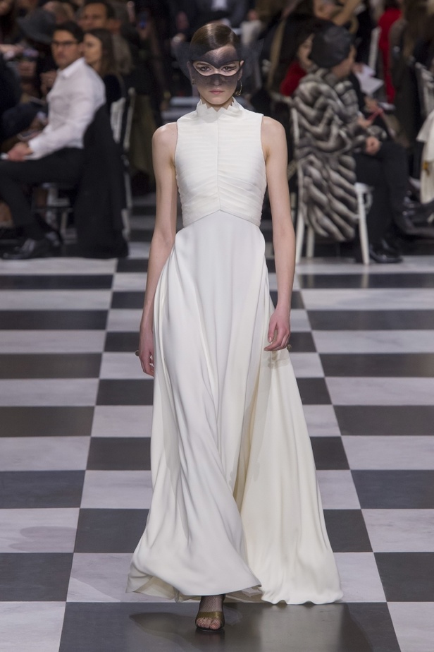 عرض أزياء كريستيان ديور لربيع 2018