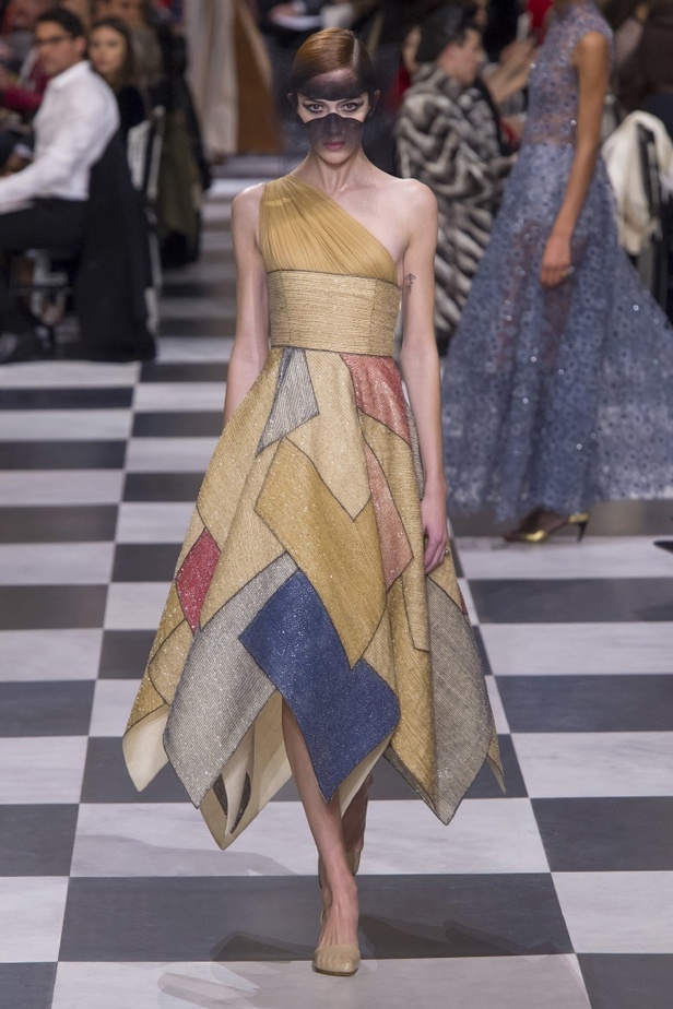 عرض أزياء كريستيان ديور لربيع 2018