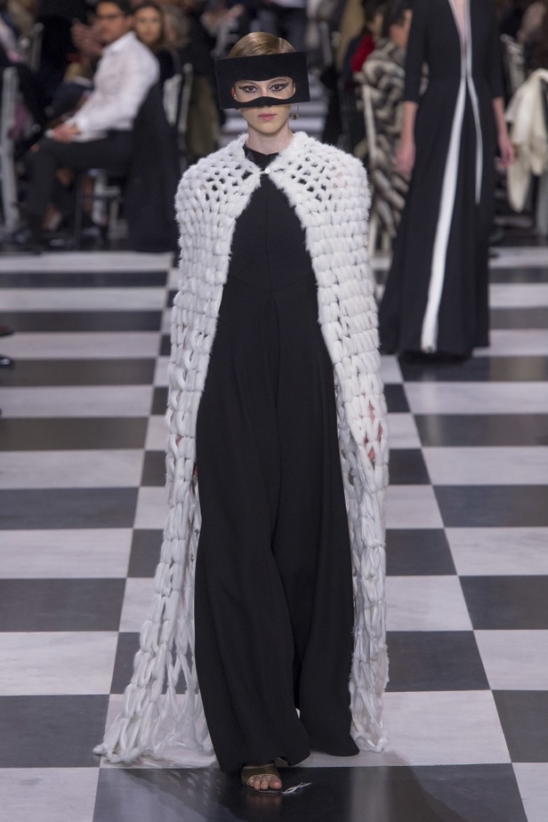 عرض أزياء كريستيان ديور لربيع 2018