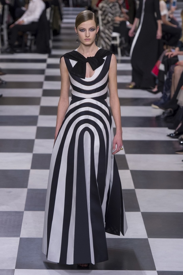 عرض أزياء كريستيان ديور لربيع 2018