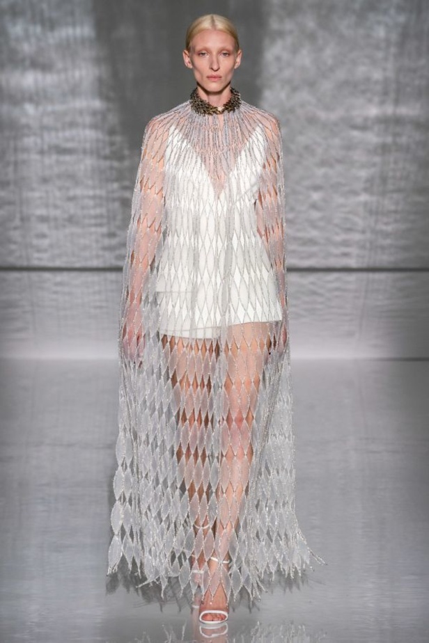 عرض أزياء Givenchy لهوت كوتو ربيع وصيف 2019 !