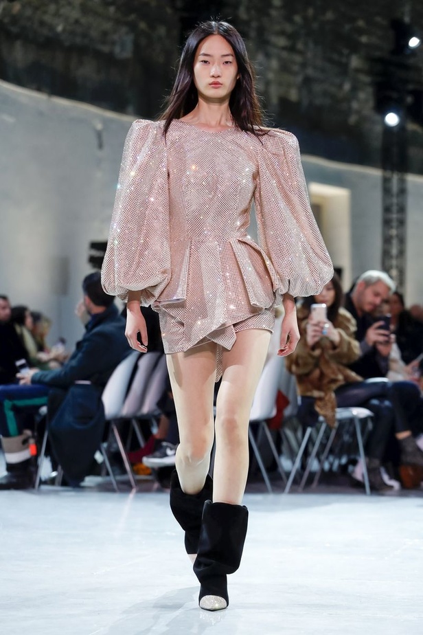 مجموعة الألبسة الراقية من ألكسندر فوتييه لربيع 2019