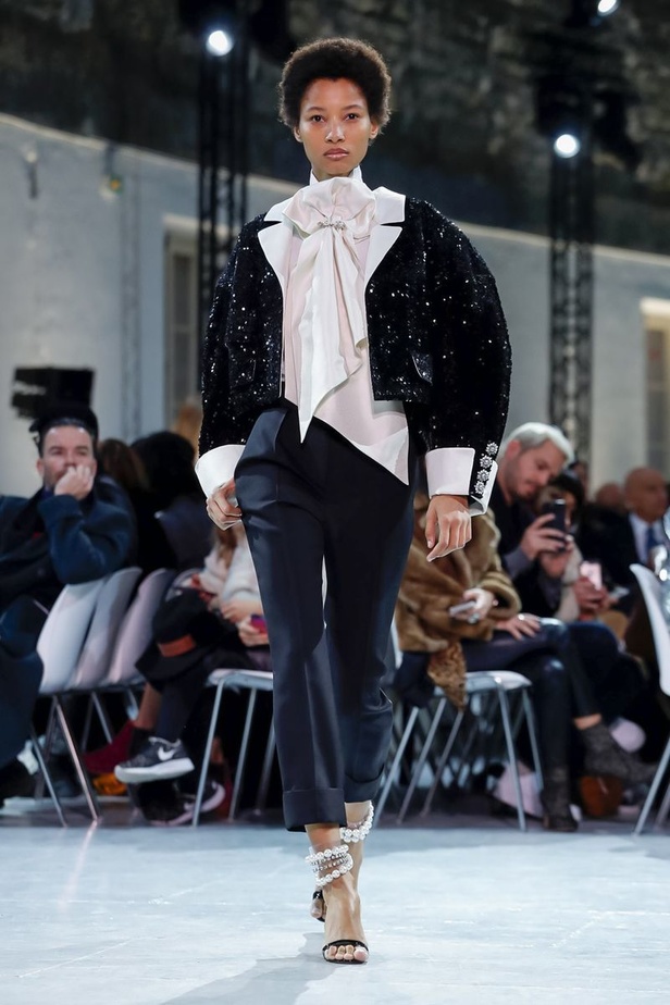 مجموعة الألبسة الراقية من ألكسندر فوتييه لربيع 2019