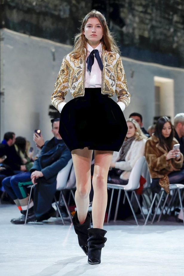 مجموعة الألبسة الراقية من ألكسندر فوتييه لربيع 2019