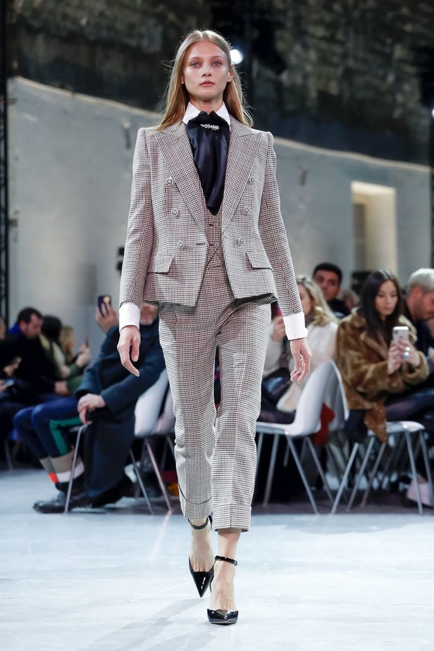 مجموعة الألبسة الراقية من ألكسندر فوتييه لربيع 2019