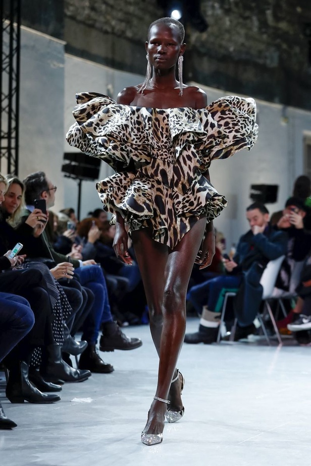 مجموعة الألبسة الراقية من ألكسندر فوتييه لربيع 2019