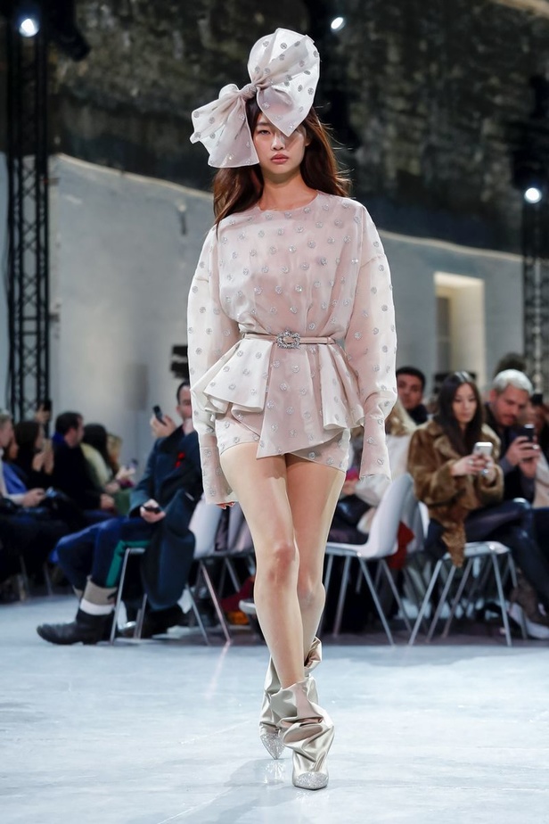 مجموعة الألبسة الراقية من ألكسندر فوتييه لربيع 2019