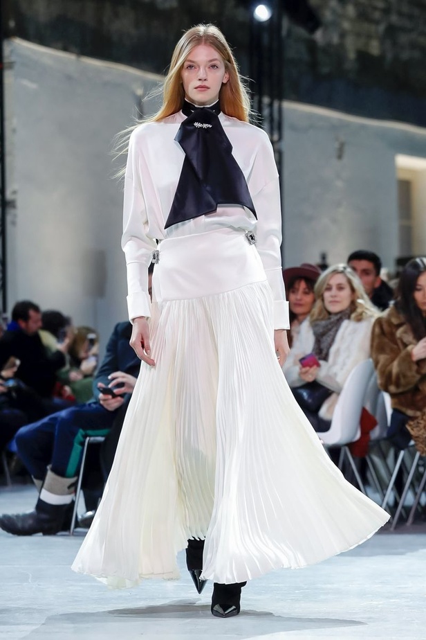 مجموعة الألبسة الراقية من ألكسندر فوتييه لربيع 2019