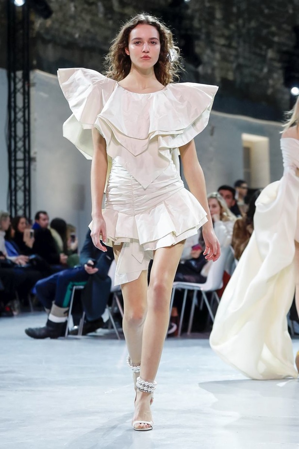 مجموعة الألبسة الراقية من ألكسندر فوتييه لربيع 2019