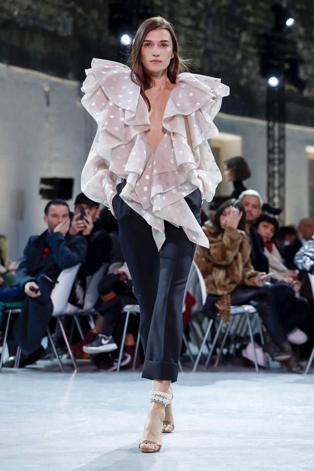 مجموعة الألبسة الراقية من ألكسندر فوتييه لربيع 2019