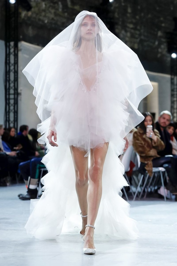 مجموعة الألبسة الراقية من ألكسندر فوتييه لربيع 2019