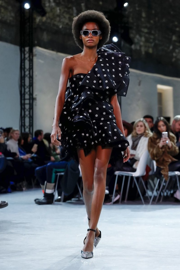 مجموعة الألبسة الراقية من ألكسندر فوتييه لربيع 2019