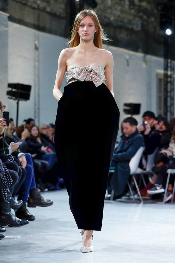 مجموعة الألبسة الراقية من ألكسندر فوتييه لربيع 2019