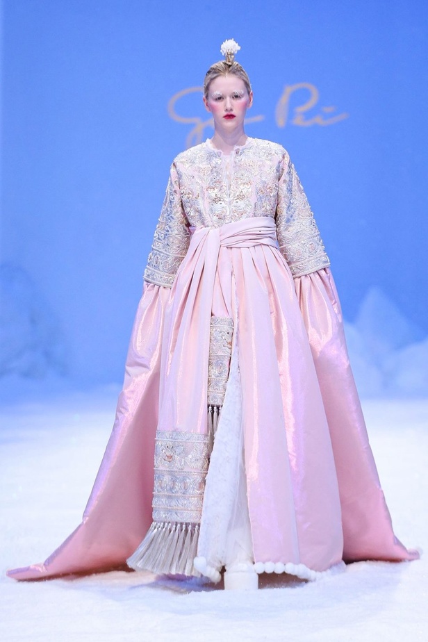 مجموعة Guo Pei للهوت كوتو لربيع وصيف 2020