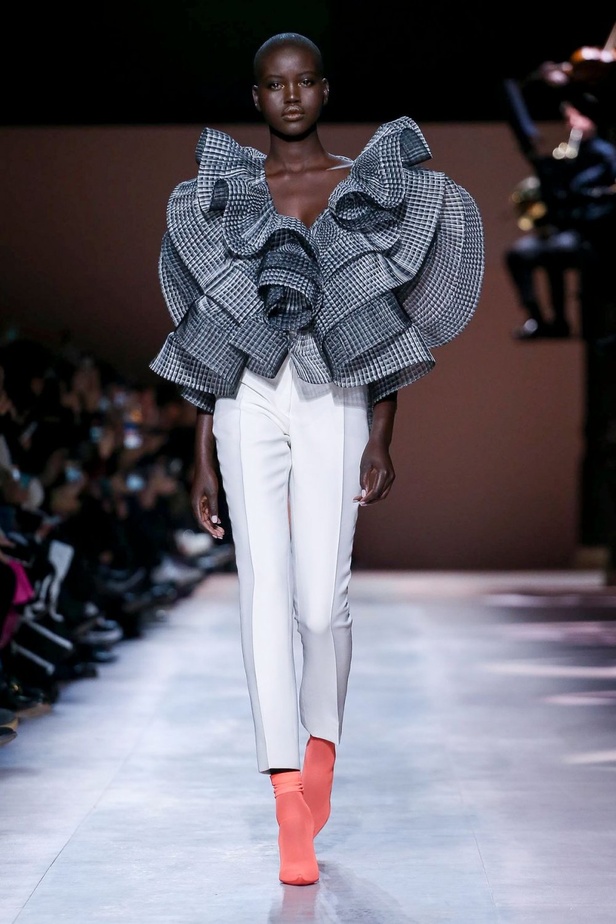 عرض أزياء Givenchy جيفنشي لـ haute couture لربيع وصيف 2020