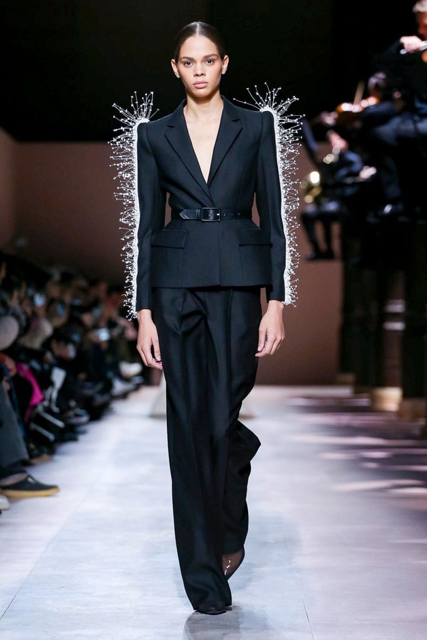 عرض أزياء Givenchy جيفنشي لـ haute couture لربيع وصيف 2020