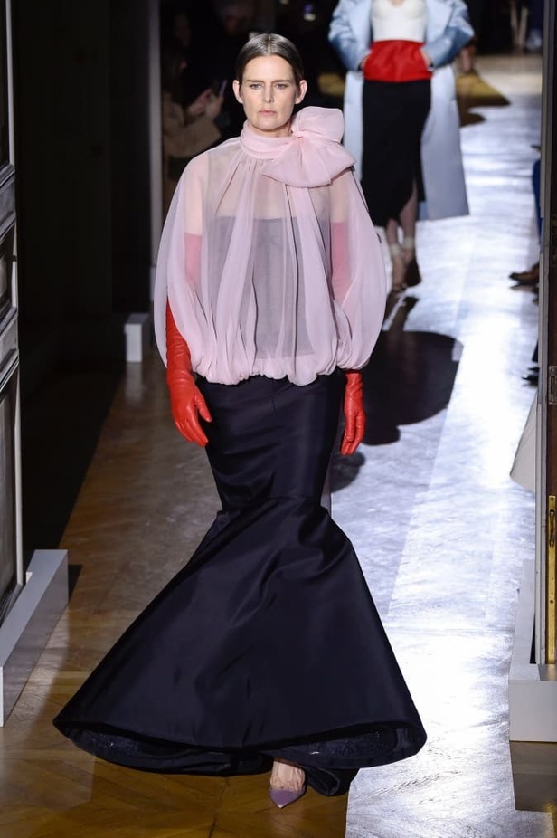 عرض مجموعة  دار Maison Valentino للأزياء الراقية ربيع وصيف 2020