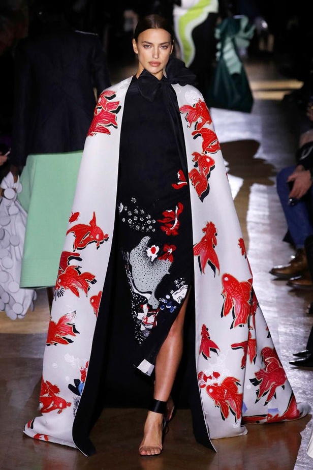 عرض مجموعة  دار Maison Valentino للأزياء الراقية ربيع وصيف 2020