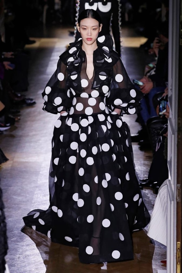 عرض مجموعة  دار Maison Valentino للأزياء الراقية ربيع وصيف 2020