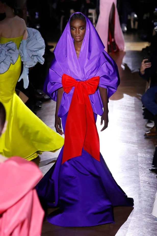 عرض مجموعة  دار Maison Valentino للأزياء الراقية ربيع وصيف 2020