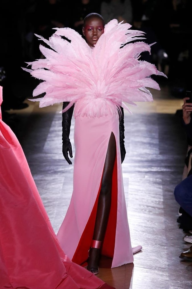 عرض مجموعة  دار Maison Valentino للأزياء الراقية ربيع وصيف 2020