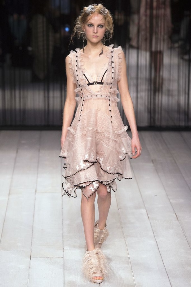 مجموعة الكسندر ماكوين لخريف وشتاء 2016