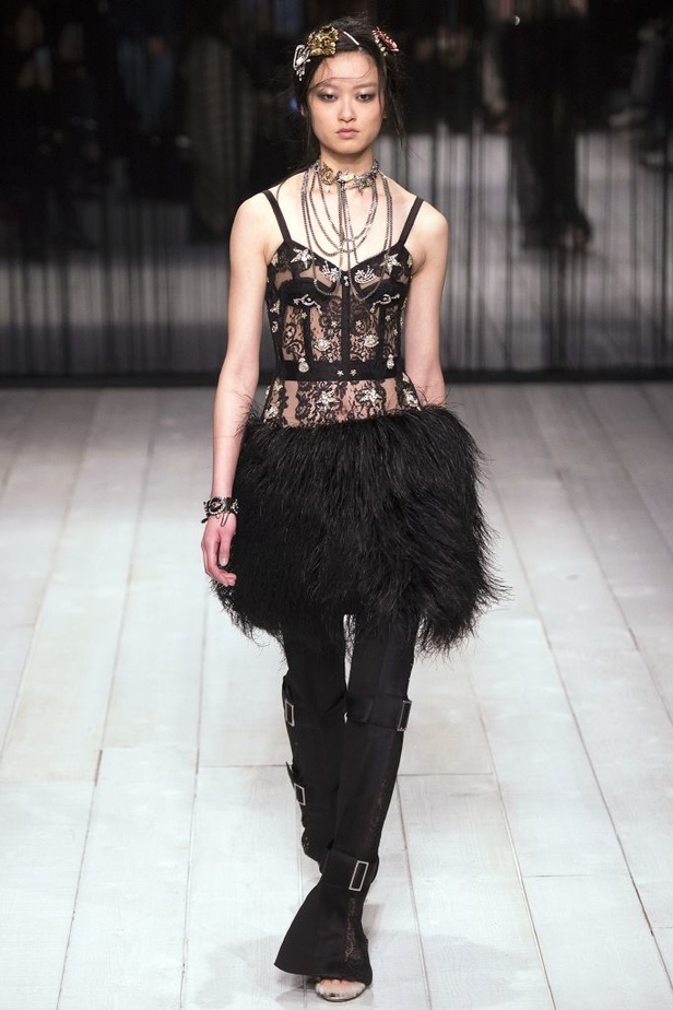 مجموعة الكسندر ماكوين لخريف وشتاء 2016