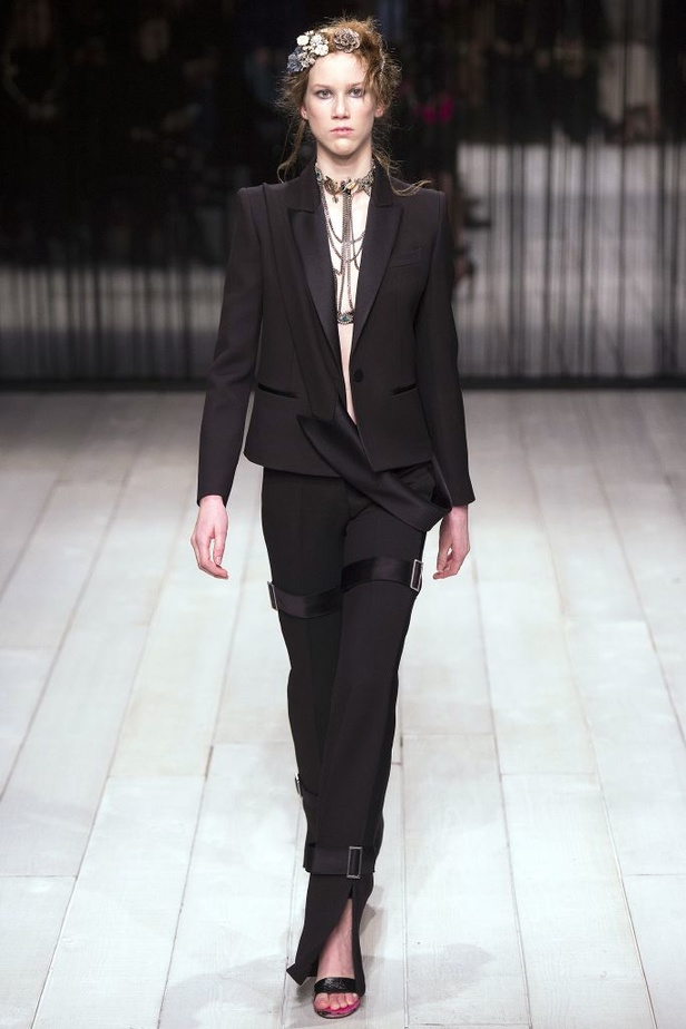 مجموعة الكسندر ماكوين لخريف وشتاء 2016