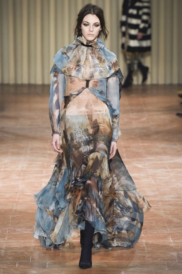  مجموعة Alberta Ferretti لخريف وشتاء 2017 !