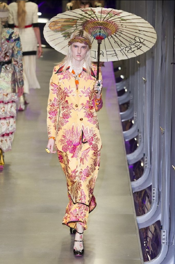 الازياء المشجرة بالوان مبهجة احدث موضة من دار غوتشي في شتاء 2018