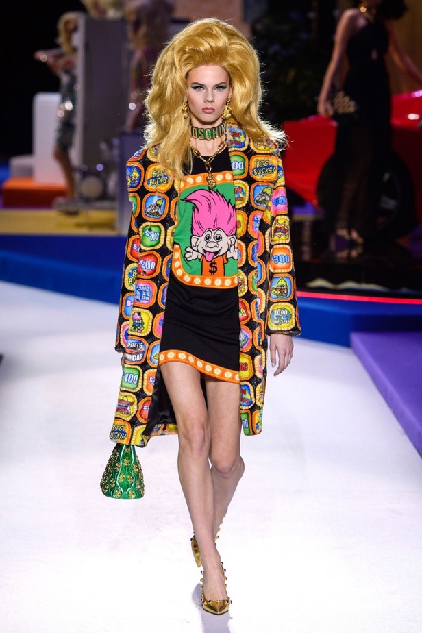 مجموعة Moschino  للألبسة الجاهزة لخريف و شتاء 2019