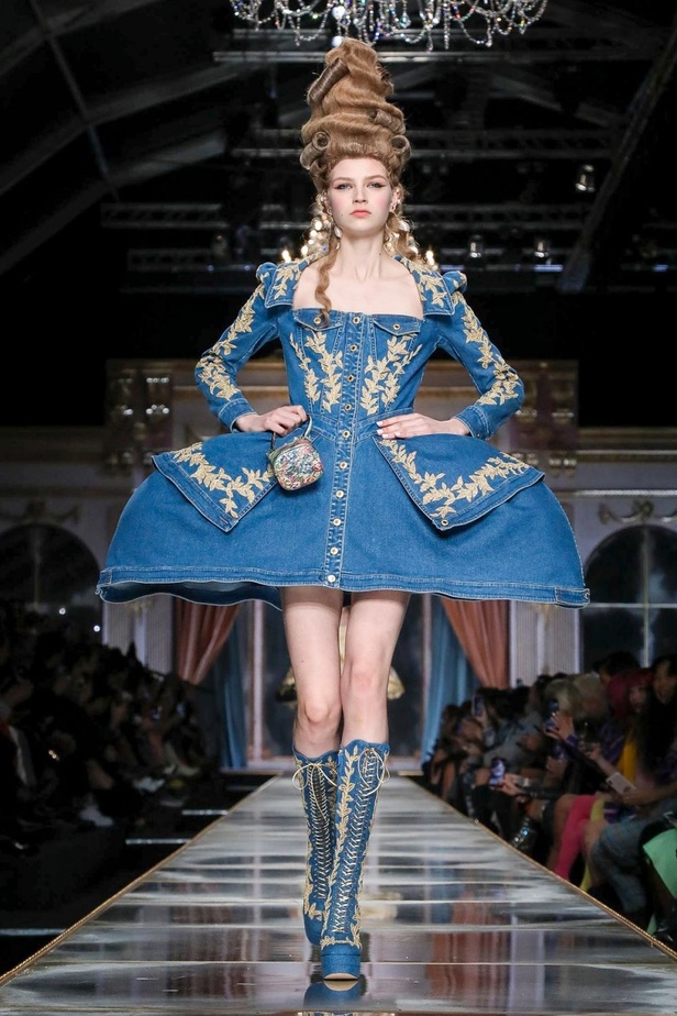 مجموعة موسكينو MOSCHINO لخريف وشتاء 2020-2021 من ميلانو