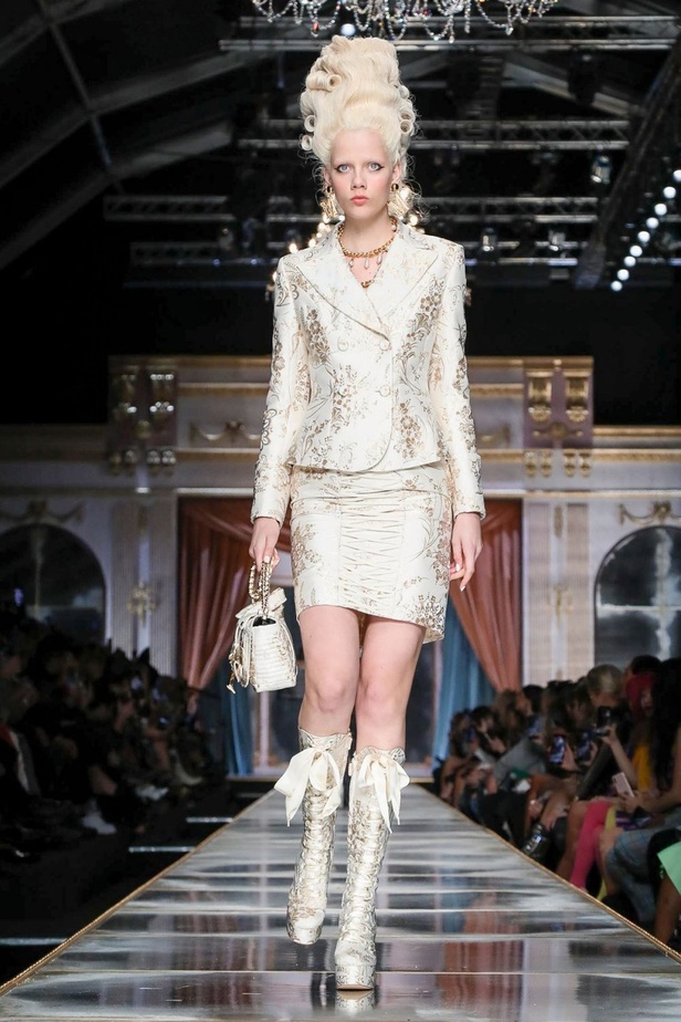 مجموعة موسكينو MOSCHINO لخريف وشتاء 2020-2021 من ميلانو