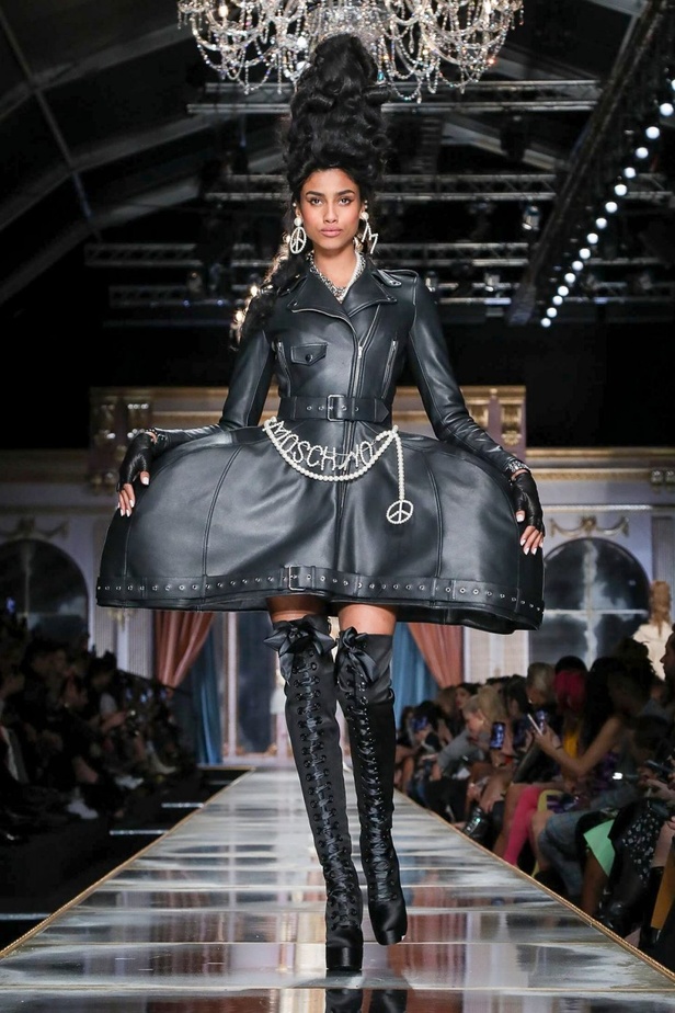 مجموعة موسكينو MOSCHINO لخريف وشتاء 2020-2021 من ميلانو