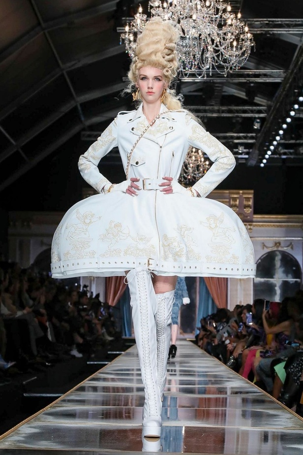 مجموعة موسكينو MOSCHINO لخريف وشتاء 2020-2021 من ميلانو