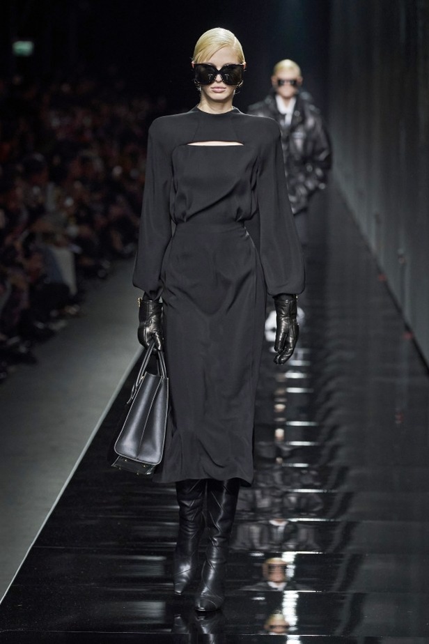 مجموعة فيرساتشي VERSACE لخريف وشتاء 2020-2021