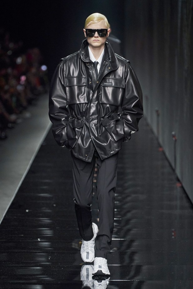 مجموعة فيرساتشي VERSACE لخريف وشتاء 2020-2021