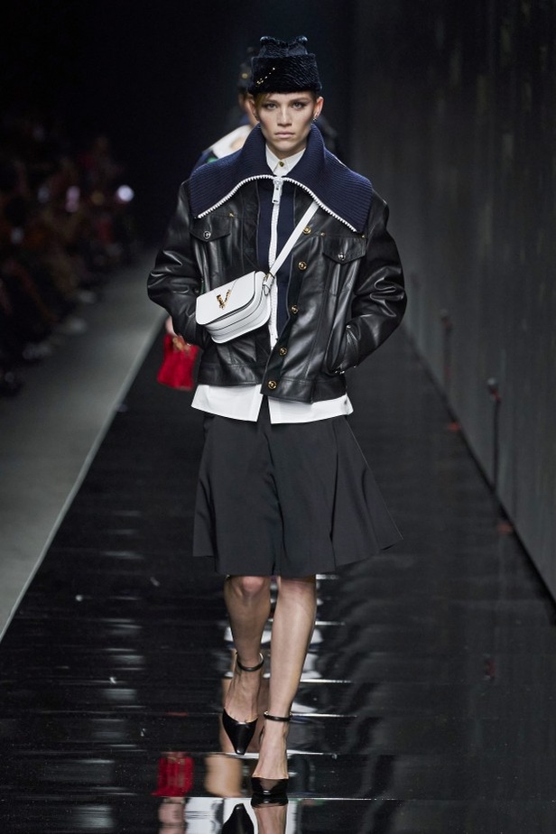 مجموعة فيرساتشي VERSACE لخريف وشتاء 2020-2021