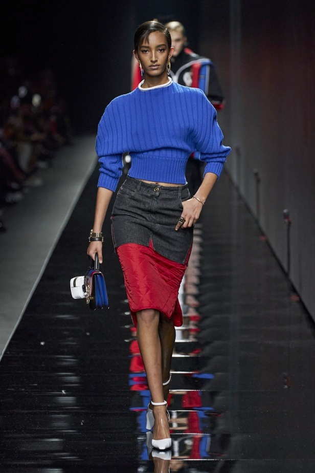 مجموعة فيرساتشي VERSACE لخريف وشتاء 2020-2021