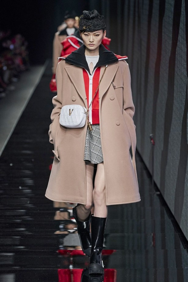 مجموعة فيرساتشي VERSACE لخريف وشتاء 2020-2021