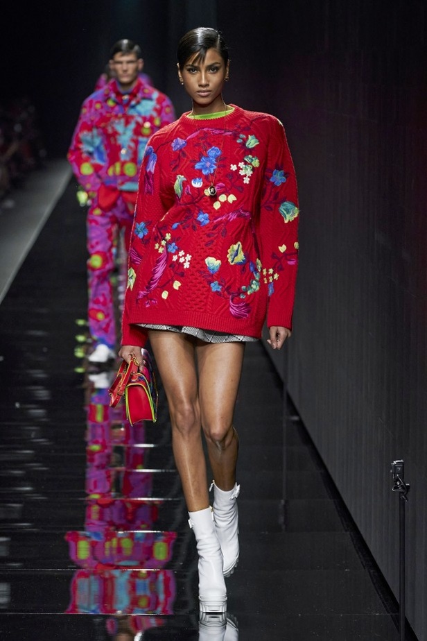 مجموعة فيرساتشي VERSACE لخريف وشتاء 2020-2021