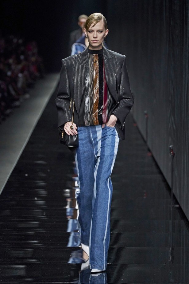 مجموعة فيرساتشي VERSACE لخريف وشتاء 2020-2021